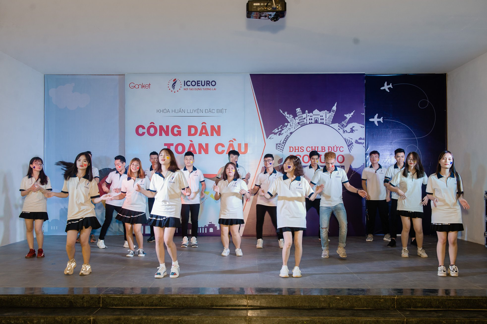 Học viên biểu diễn trong chương trình Công dân toàn cầu