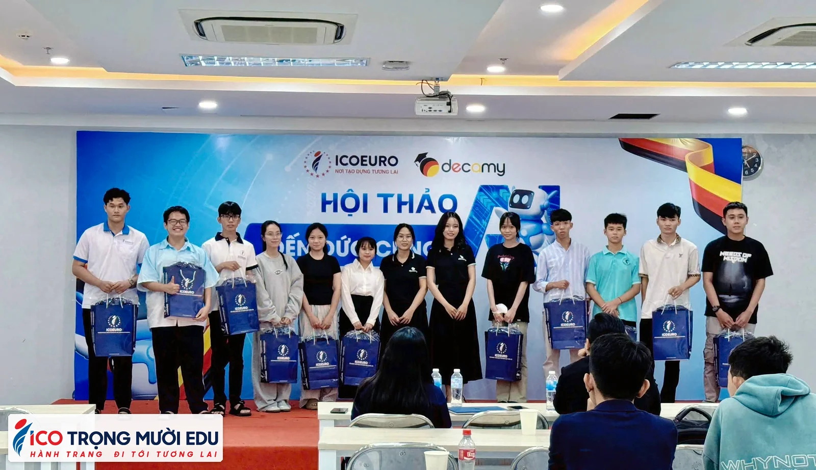 Hình ảnh lớp học và trung tâm Trọng Mười Edu/ICOEURO