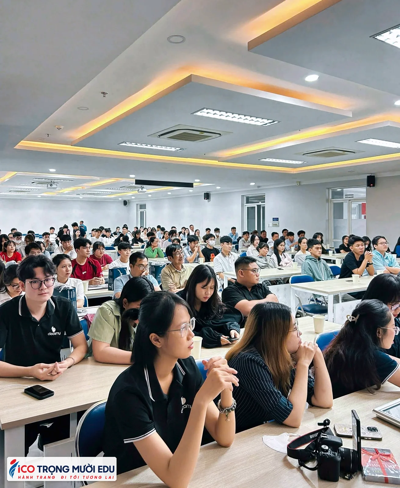 Hình ảnh lớp học và trung tâm Trọng Mười Edu/ICOEURO
