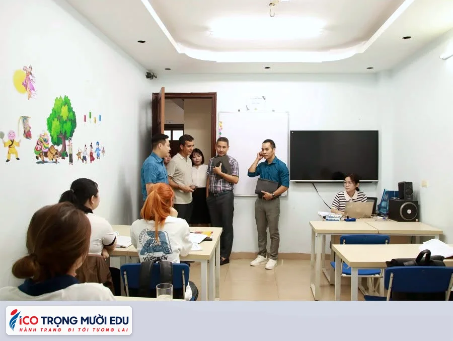 Hình ảnh lớp học và trung tâm Trọng Mười Edu/ICOEURO